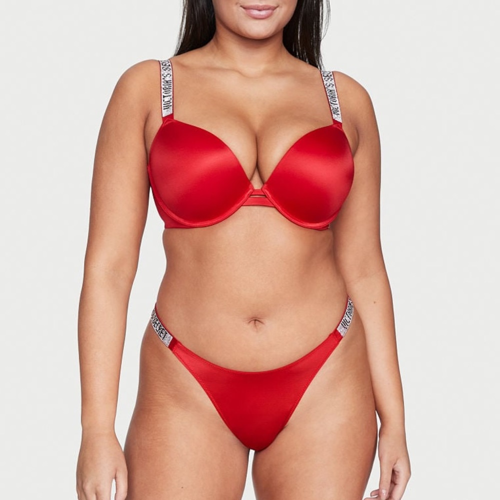 Victoria’s Secret bombshell push-up bra